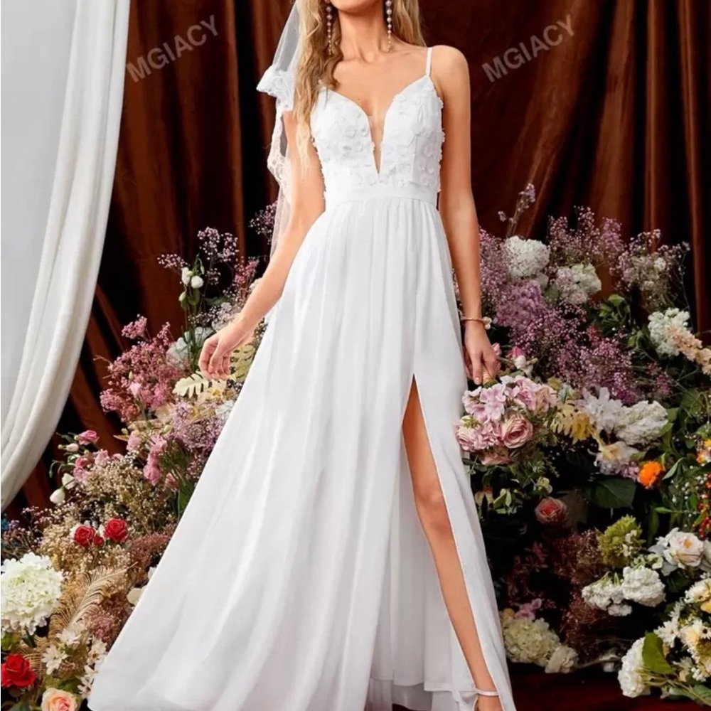 Elegant White Sleeveless Dress